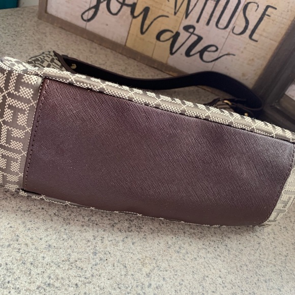 Tommy Hilfiger Monogram Purse - Picture 5 of 6
